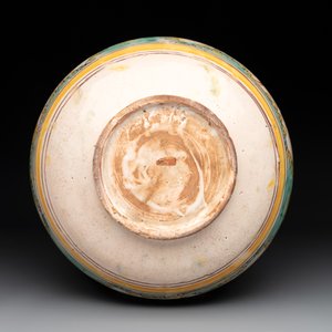 A large polychrome Talavera pottery 'leaping gazelle' bowl, Spain, 18th C. — photo 7