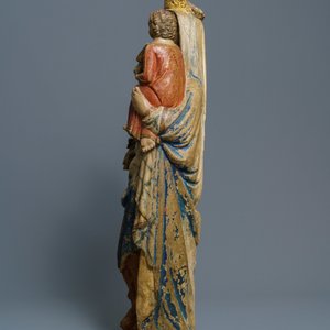 A large polychromed limestone figure of a Madonna with child, Champagne or Lorraine province, France, 2nd half 14th C. — 照片 4