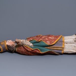 A large polychromed oak figure of a bishop, 16th C. — 照片 3
