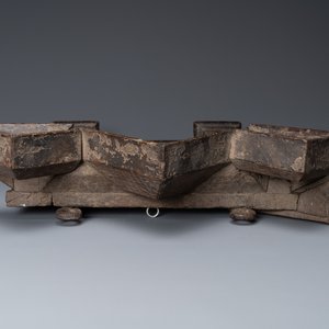A large polychromed wooden and terra cotta 'Descent from the Cross' altar piece, Italy, 1st half 16th C. — photo 6