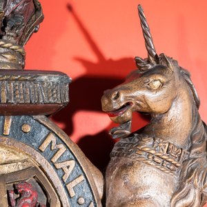 A large polychromed wooden Royal coat of arms of the United Kingdom, 19th C. — photo 5