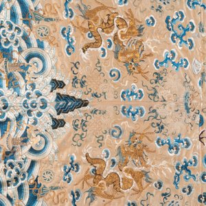 A large rectangular Chinese gold thread-embroidered silk panel decorated with four four-clawed dragons, Qing — photo 3