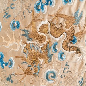 A large rectangular Chinese gold thread-embroidered silk panel decorated with four four-clawed dragons, Qing — photo 5