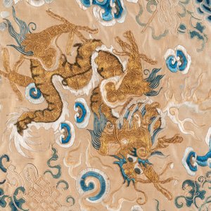 A large rectangular Chinese gold thread-embroidered silk panel decorated with four four-clawed dragons, Qing — photo 6