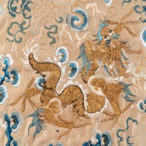 A large rectangular Chinese gold thread-embroidered silk panel decorated with four four-clawed dragons, Qing — photo 7