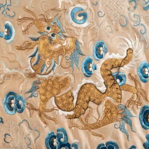 A large rectangular Chinese gold thread-embroidered silk panel decorated with four four-clawed dragons, Qing — photo 8
