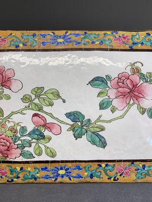 A large rectangular Chinese gold-yellow-ground Canton enamel plaque with fine floral design, Yongzheng — photo 7