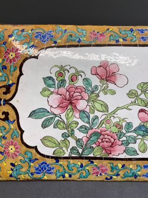 A large rectangular Chinese gold-yellow-ground Canton enamel plaque with fine floral design, Yongzheng — photo 4