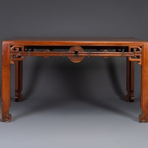A large rectangular Chinese huanghuali wooden table, 19/20th C. — 照片 1