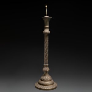 A large reticulated and inscribed brass floor lamp, Qajar, 19th C. — 照片 2