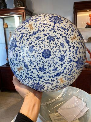 A large round Chinese box and cover with overglaze blue enamel lotus design, Guangxu mark and of the period — photo 6