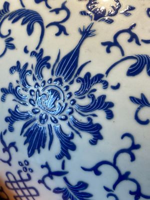 A large round Chinese box and cover with overglaze blue enamel lotus design, Guangxu mark and of the period — photo 9