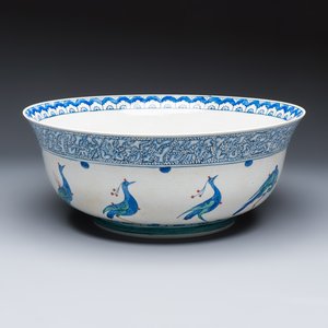 A large Samson Iznik-style bowl with peacocks — photo 1