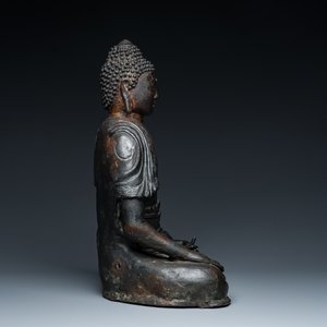 A large Sino-Tibetan bronze Buddha with traces of gilding, Ming — 照片 6