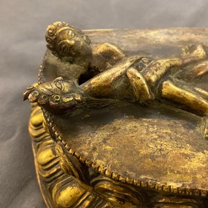 A large Sino-Tibetan coral-inlaid gilt bronze figure of Kapaladhara Hevajra, 18/19th C. — 照片 18