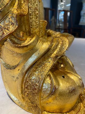 A large Sino-Tibetan gilt bronze Buddha on wooden stand, Ming — photo 13