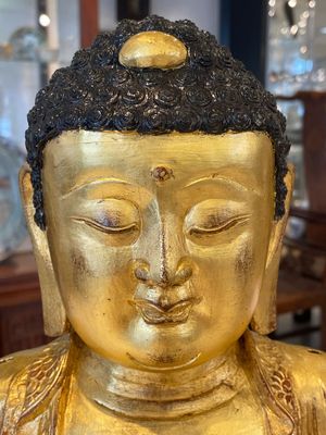 A large Sino-Tibetan gilt bronze Buddha on wooden stand, Ming — photo 5