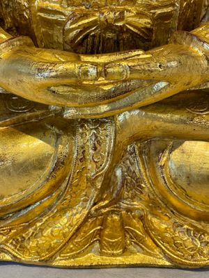 A large Sino-Tibetan gilt bronze Buddha on wooden stand, Ming — photo 10