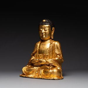 A large Sino-Tibetan gilt bronze Buddha on wooden stand, Ming — photo 1