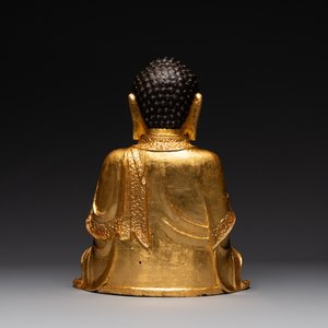 A large Sino-Tibetan gilt bronze Buddha on wooden stand, Ming — photo 11