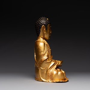 A large Sino-Tibetan gilt bronze Buddha on wooden stand, Ming — photo 12