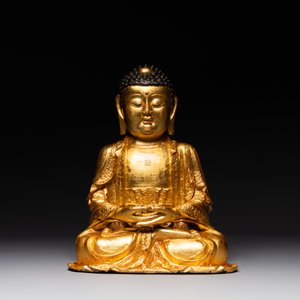 A large Sino-Tibetan gilt bronze Buddha on wooden stand, Ming — photo 3