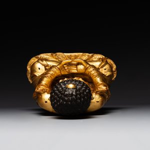A large Sino-Tibetan gilt bronze Buddha on wooden stand, Ming — photo 5