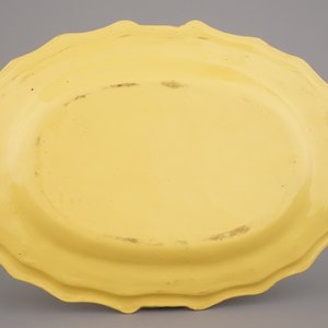 A large South-French faience yellow ground tureen and cover with floral decoration, late 18th C. — photo 10