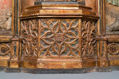 A large Spanish gilt and polychromed wooden tryptich retable with Saint John the Baptist, the Virgin Mary and Saint Roch, 1st half 16th C. — 照片 17
