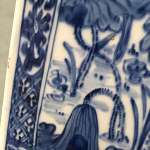 A large square Chinese blue and white tea caddy with floral design, Kangxi — photo 16