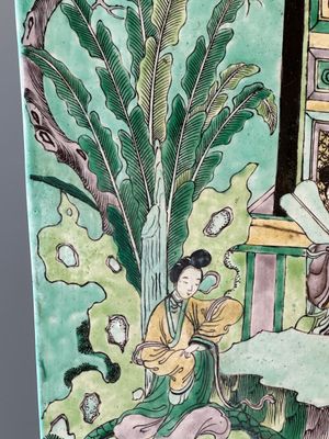 A large square Chinese verte biscuit 'Romance of the Three Kingdoms' vase, 19th C. — 照片 11