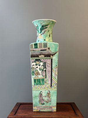 A large square Chinese verte biscuit 'Romance of the Three Kingdoms' vase, 19th C. — 照片 4