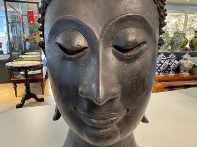 A large Thai bronze Buddha head, Sukhothai period, 15th C. — photo 5