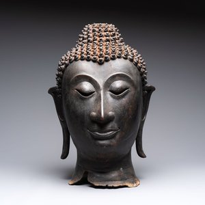 A large Thai bronze Buddha head, Sukhothai period, 15th C. — photo 1