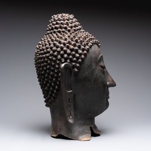 A large Thai bronze Buddha head, Sukhothai period, 15th C. — photo 2