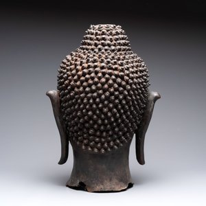 A large Thai bronze Buddha head, Sukhothai period, 15th C. — photo 3