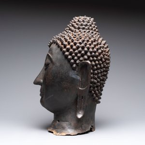 A large Thai bronze Buddha head, Sukhothai period, 15th C. — photo 4