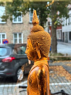 A large Thai gilt-lacquered bronze Buddha, 19th C. — 照片 15