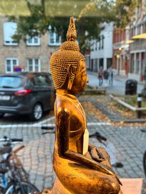A large Thai gilt-lacquered bronze Buddha, 19th C. — 照片 7