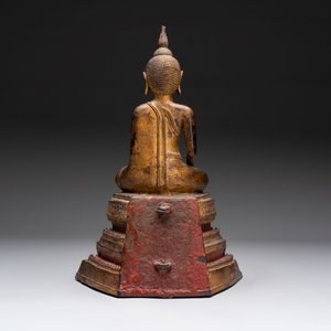 A large Thai gilt-lacquered bronze Buddha, 19th C. — 照片 3