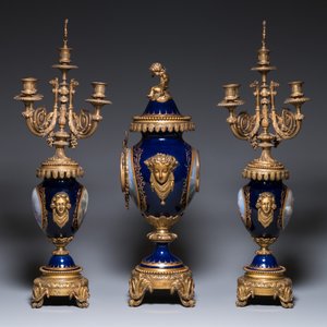 A large three-piece Sèvres-style clock garniture with gilt bronze mounts, France, 19th C. — photo 4