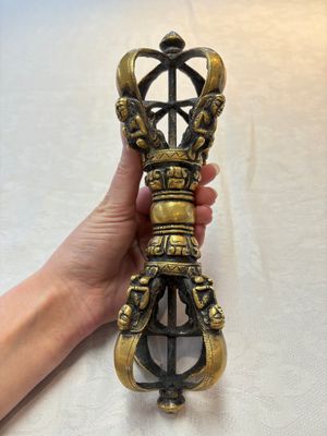 A large Tibetan bronze vajra, 18/19th C. — photo 2
