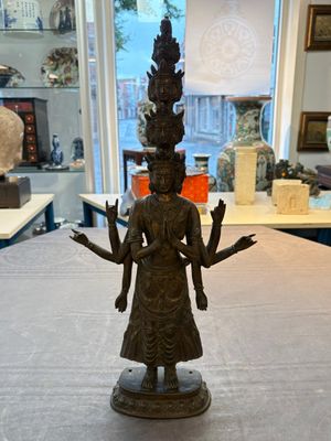 A large Tibetan copper alloy Avalokiteshvara, 17/18th C. — 照片 1
