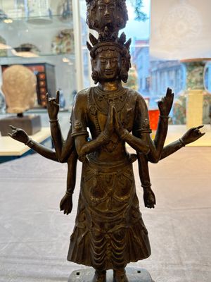 A large Tibetan copper alloy Avalokiteshvara, 17/18th C. — 照片 6