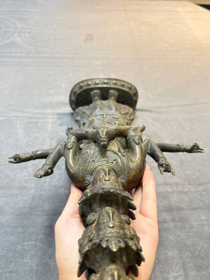 A large Tibetan copper alloy Avalokiteshvara, 17/18th C. — 照片 9