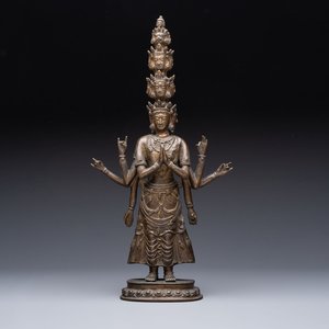 A large Tibetan copper alloy Avalokiteshvara, 17/18th C. — 照片 1