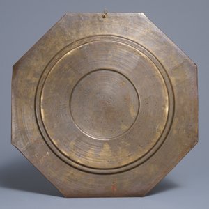 A large Tibetan silver and brass relief-decorated votive dish, 19/20th C. — 照片 2