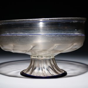 A large Venetian footed glass bowl with applied blue bands, Italy, 15/16th C. — 照片 1