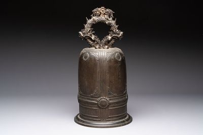 A large Vietnamese bronze 'Dragon' bell, signed Nguyễn Ngọc Nghĩa 阮玉義, 19th C.