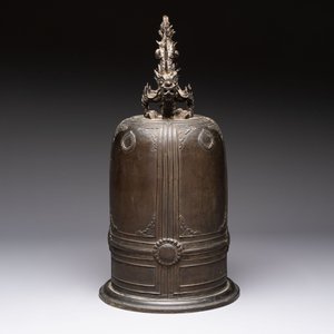 A large Vietnamese bronze 'Dragon' bell, signed Nguyễn Ngọc Nghĩa 阮玉義, 19th C. — photo 4